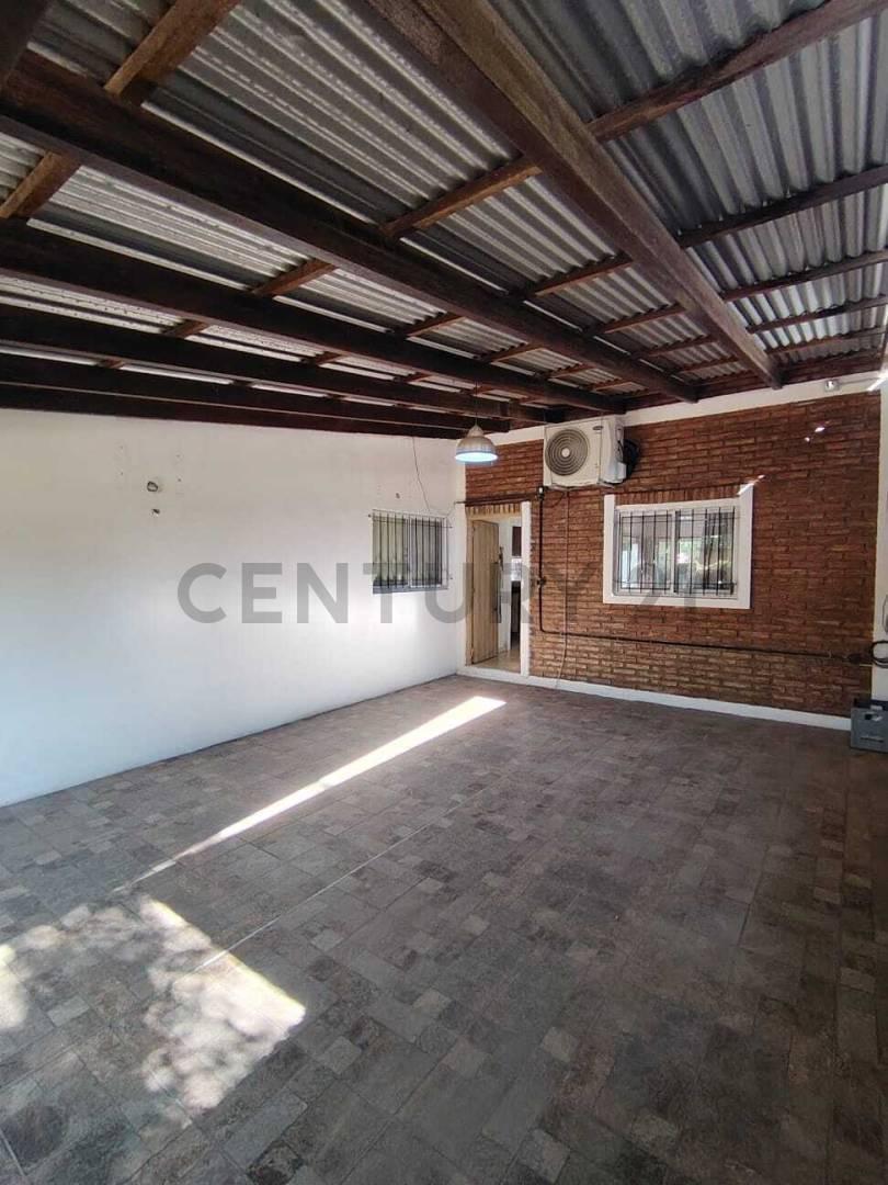 Foto de Casa en Venta en Ibarlucea con pileta, imagen 4