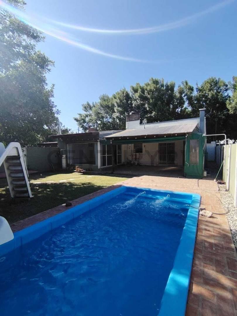 Foto de Casa en Venta en Ibarlucea con pileta, imagen 2