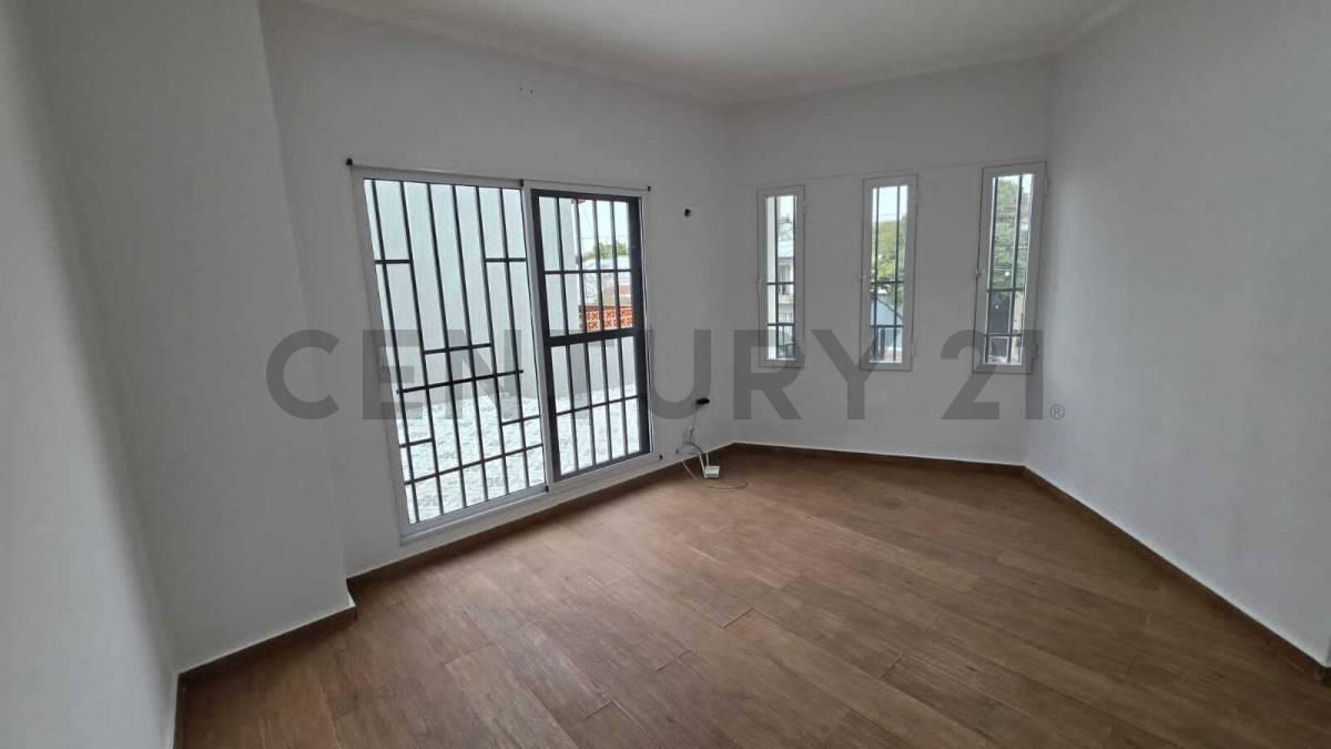 Foto de VENTA DE CASA 3 DORMITORIOS RECICLADA 100% LADO RIO, imagen 2