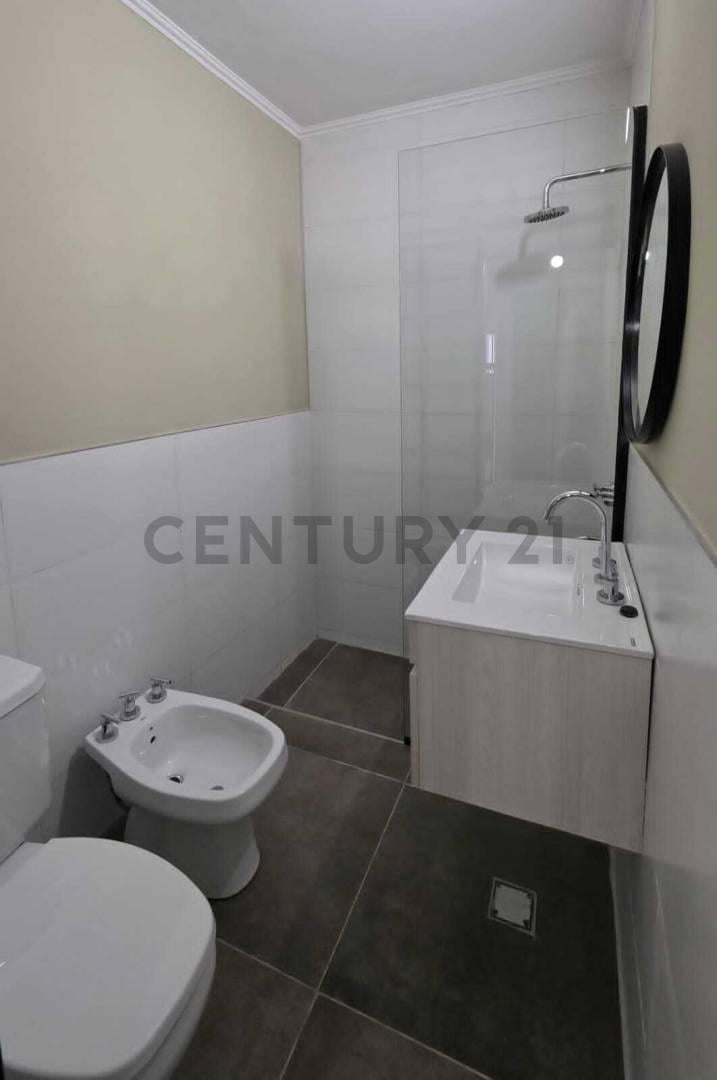 Foto de VENTA DE CASA 3 DORMITORIOS RECICLADA 100% LADO RIO, imagen 4