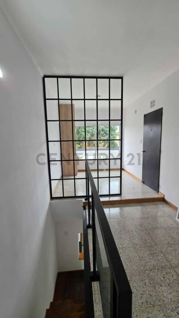 Foto de VENTA DE CASA 3 DORMITORIOS RECICLADA 100% LADO RIO, imagen 3