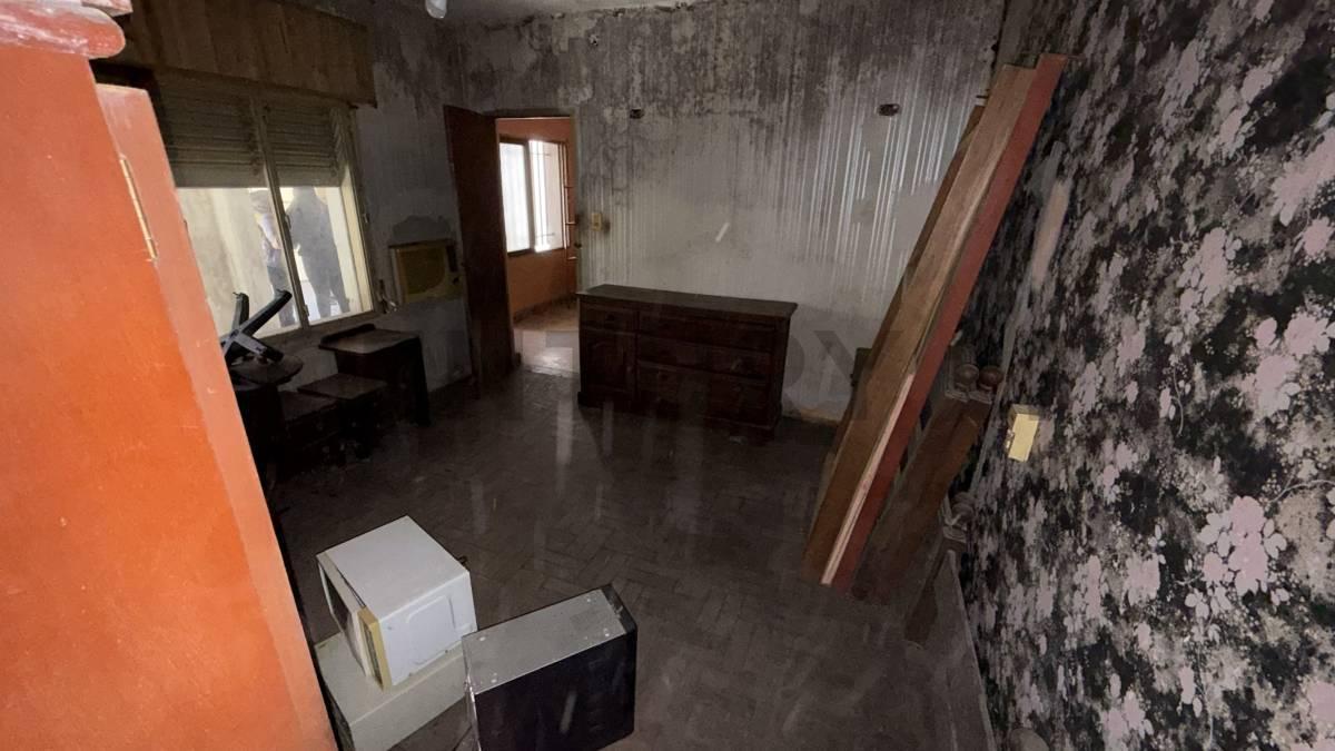 Foto de CASA A RECICLAR EN VENTA — GUALEGUAY 550, imagen 3