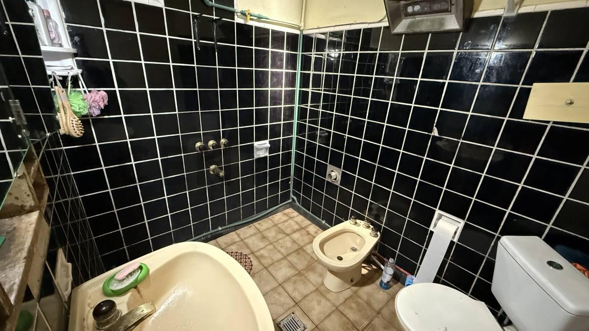 Foto de CASA A RECICLAR EN VENTA — GUALEGUAY 548, imagen 5