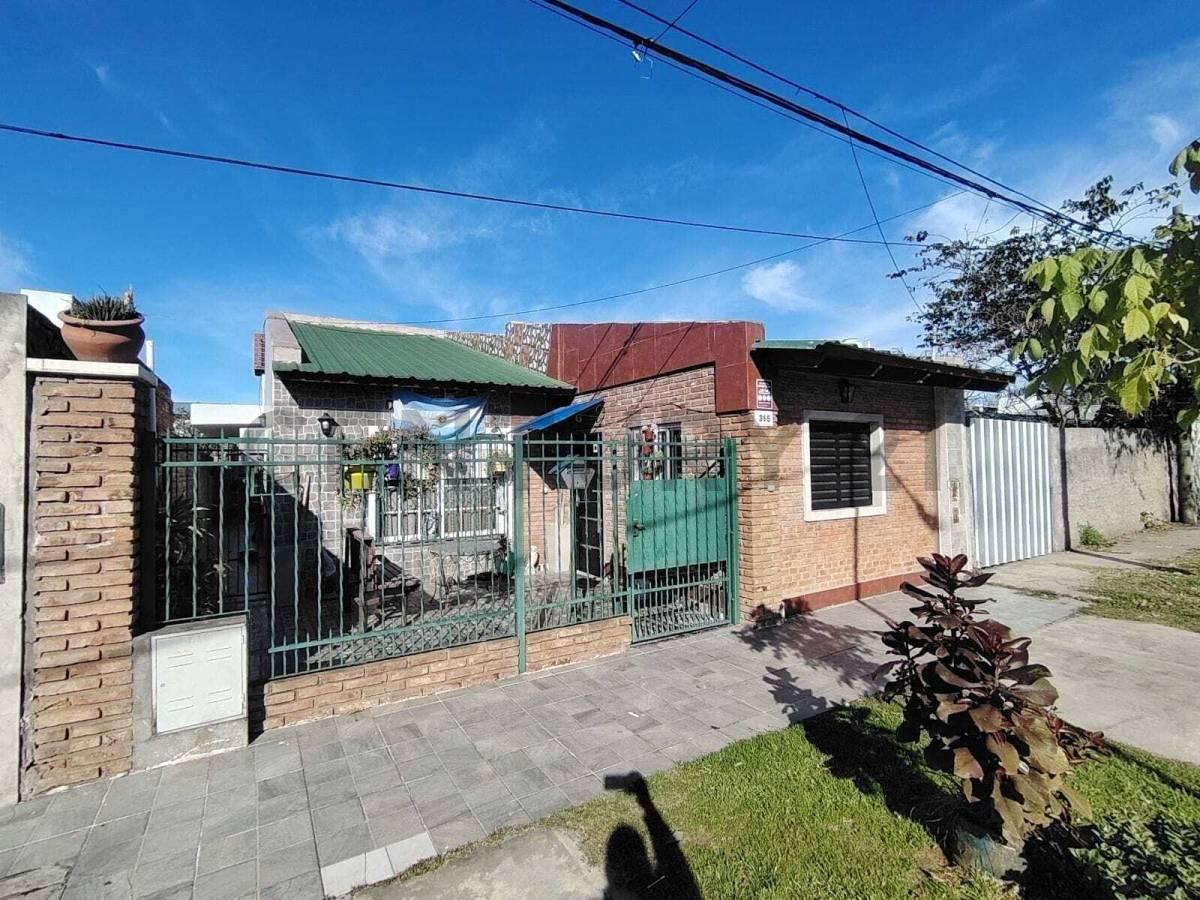 Foto de CASA 3 DORMITORIOS EN BARRIO LOS NARANJOS, imagen 1