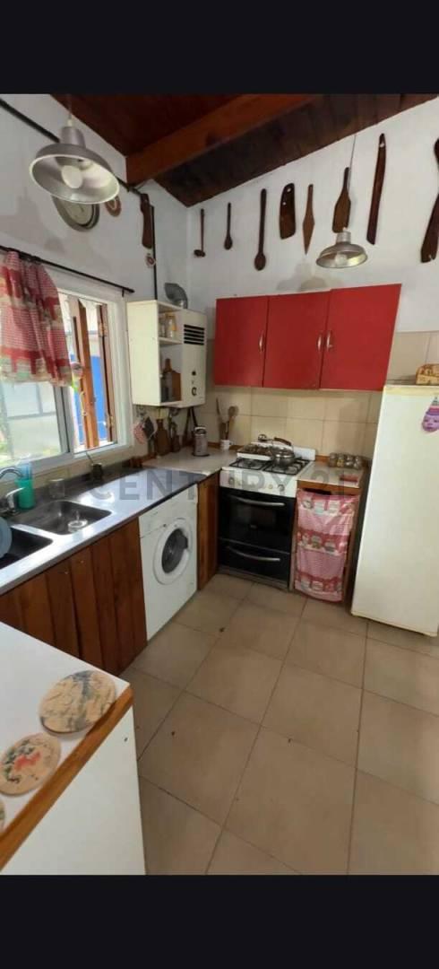 Foto de Oportunidad en Los Robles: Casa con 2 Dormitorios, Patio y Doble Cochera, imagen 2