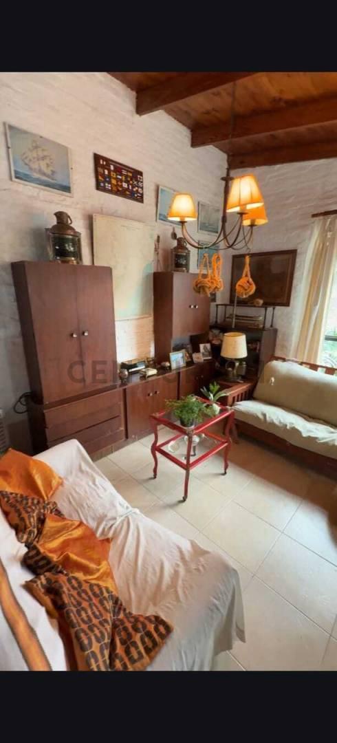 Foto de Oportunidad en Los Robles: Casa con 2 Dormitorios, Patio y Doble Cochera, imagen 1