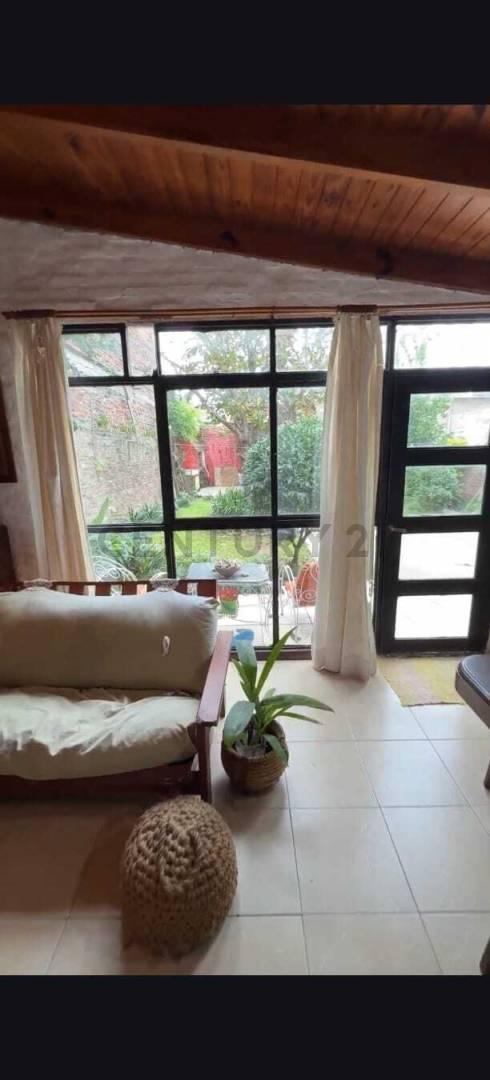 Foto de Oportunidad en Los Robles: Casa con 2 Dormitorios, Patio y Doble Cochera, imagen 3