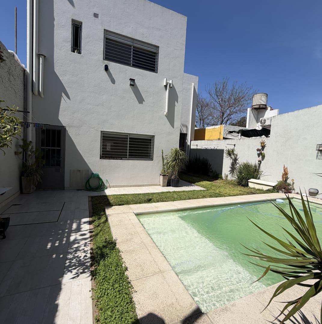 Foto de VENTA | CASA DE 3 DORMITORIOS CON JARDÍN Y PILETA | APTA CRÉDITO, imagen 1