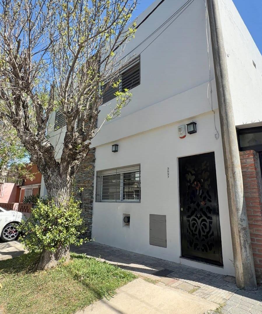 Foto de VENTA | CASA DE 3 DORMITORIOS CON JARDÍN Y PILETA | APTA CRÉDITO, imagen 2