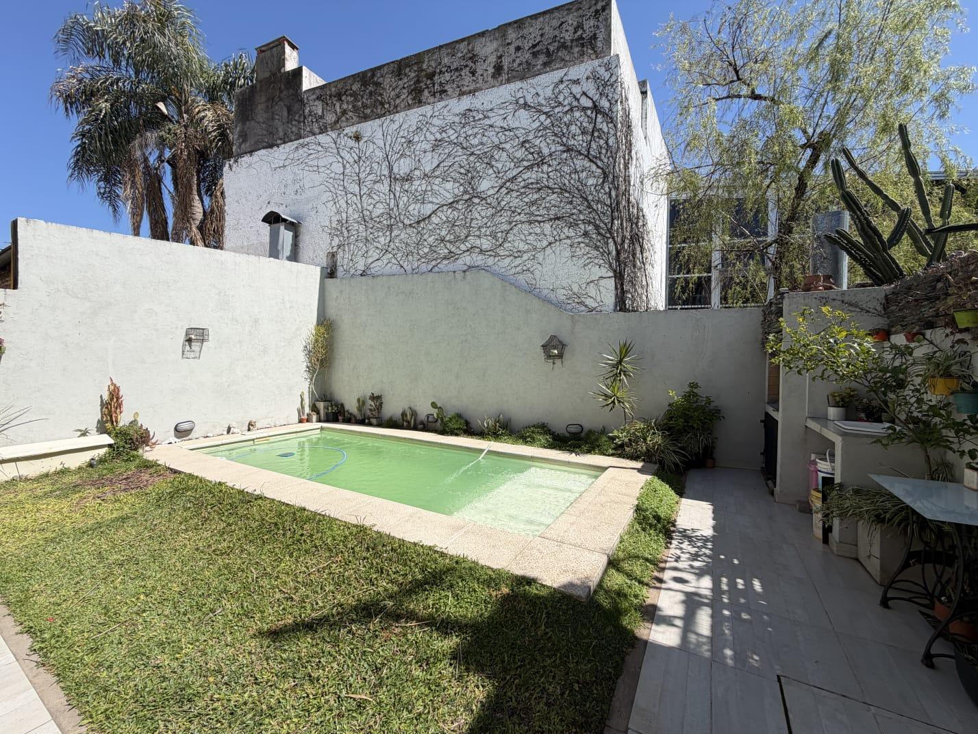 Foto de VENTA | CASA DE 3 DORMITORIOS CON JARDÍN Y PILETA | APTA CRÉDITO, imagen 4