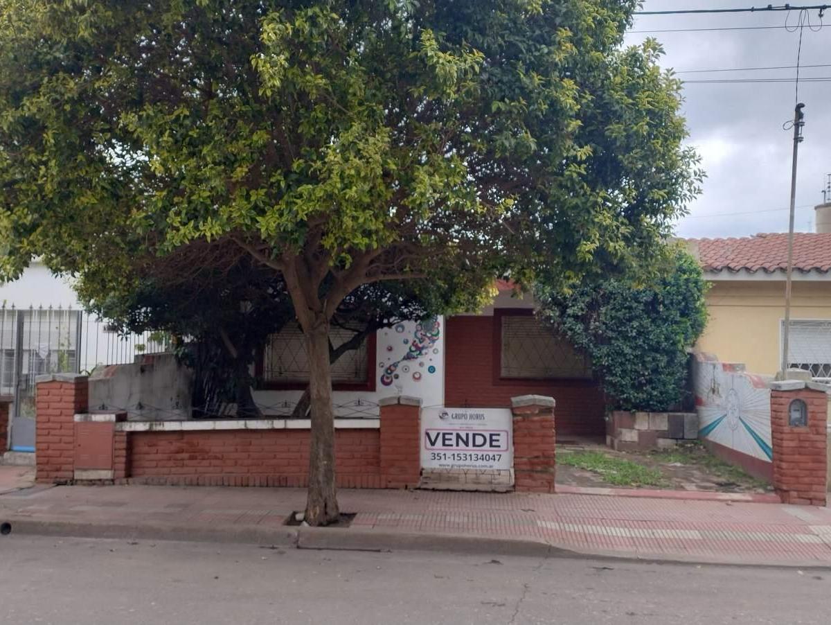 SE VENDE CASA  DEPTO EN BARRIO ALBERDI