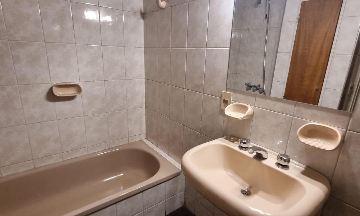 Departamento en Av España 974 Entre Rivadavia y Montevideo 3