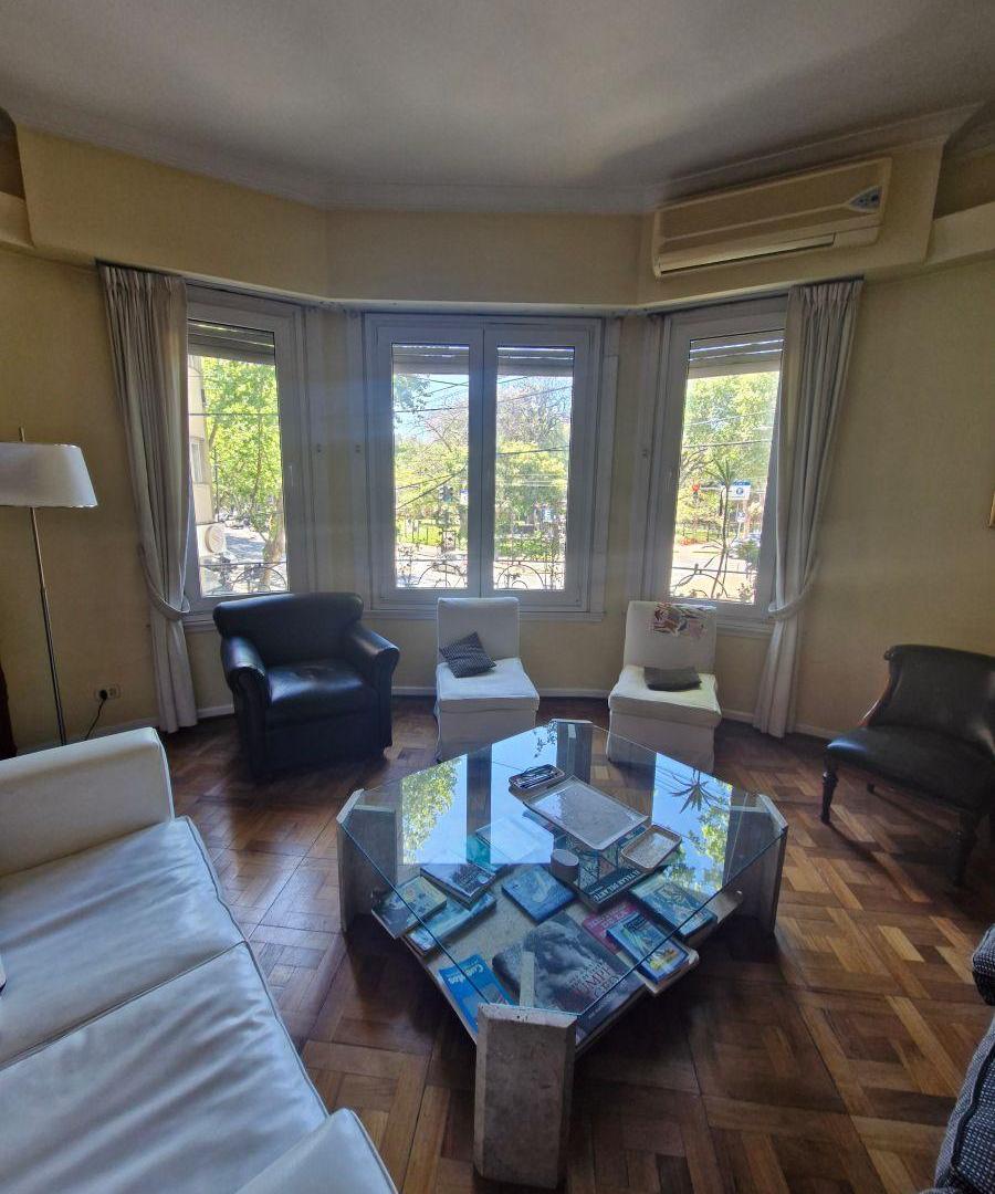 Foto de Departamento de 180 m² con 4 dormitorios en venta en Recoleta, imagen 1