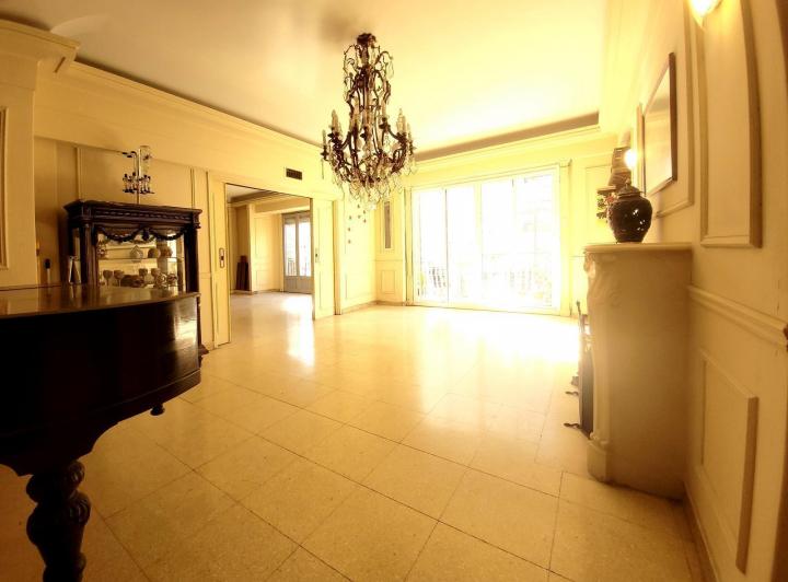 Venta de departamento de categoría en Recoleta, muy luminoso, con balcón, baulera y cochera 4