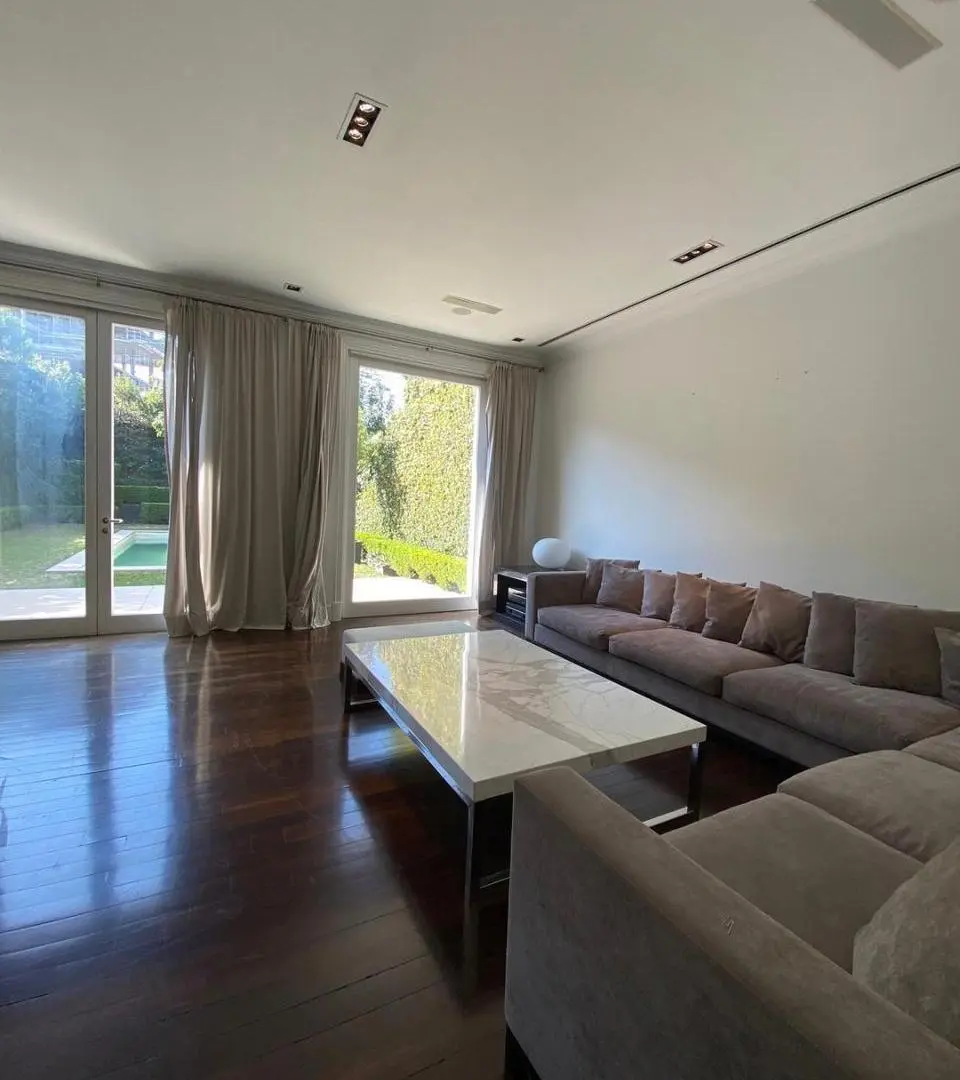 Oportunidad alquiler casa a nuevo en Barrio Parque, 760m2 con jardín y pileta! 4