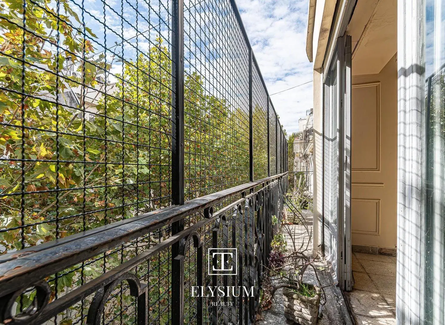 Venta de departamento de categoría en Recoleta, muy luminoso, con balcón, baulera y cochera 2