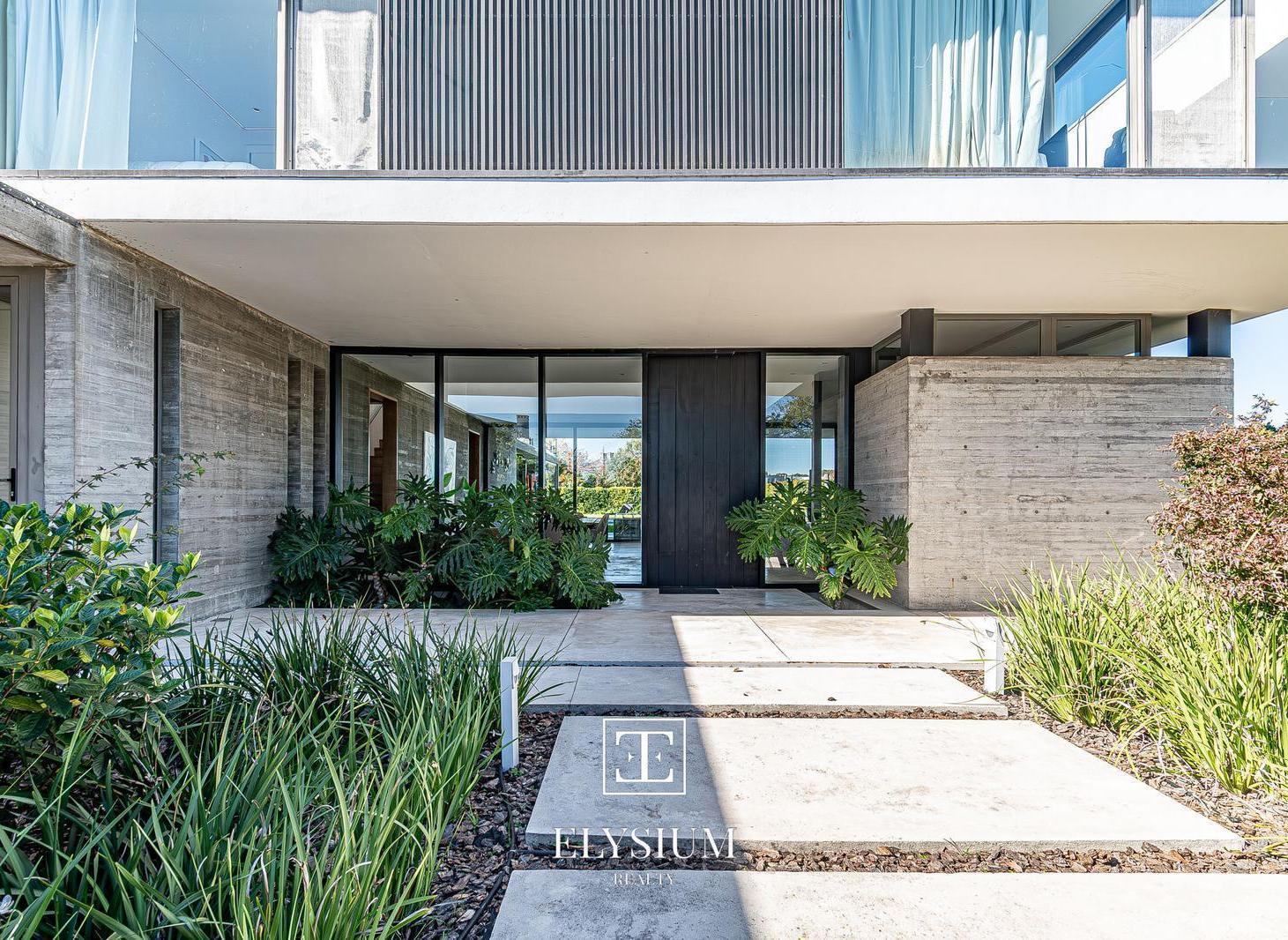 Venta Casa Minimalista de 1300 m² en Nordelta Golf Club con Vista al Golf y Piscina