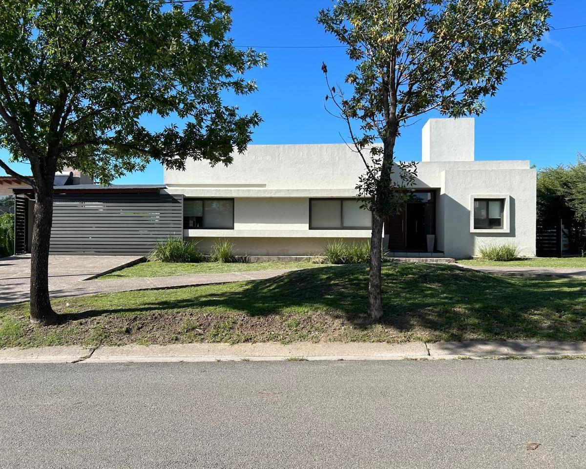 Casa en Venta B° Las Corzuelas Primer Etapa - Lote Central! 2