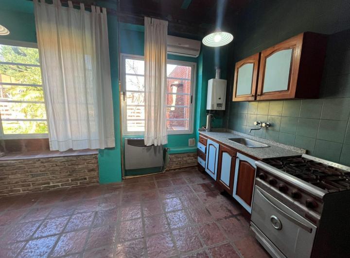 CASA EN ALQUILER DE 4 AMBIENTES 5