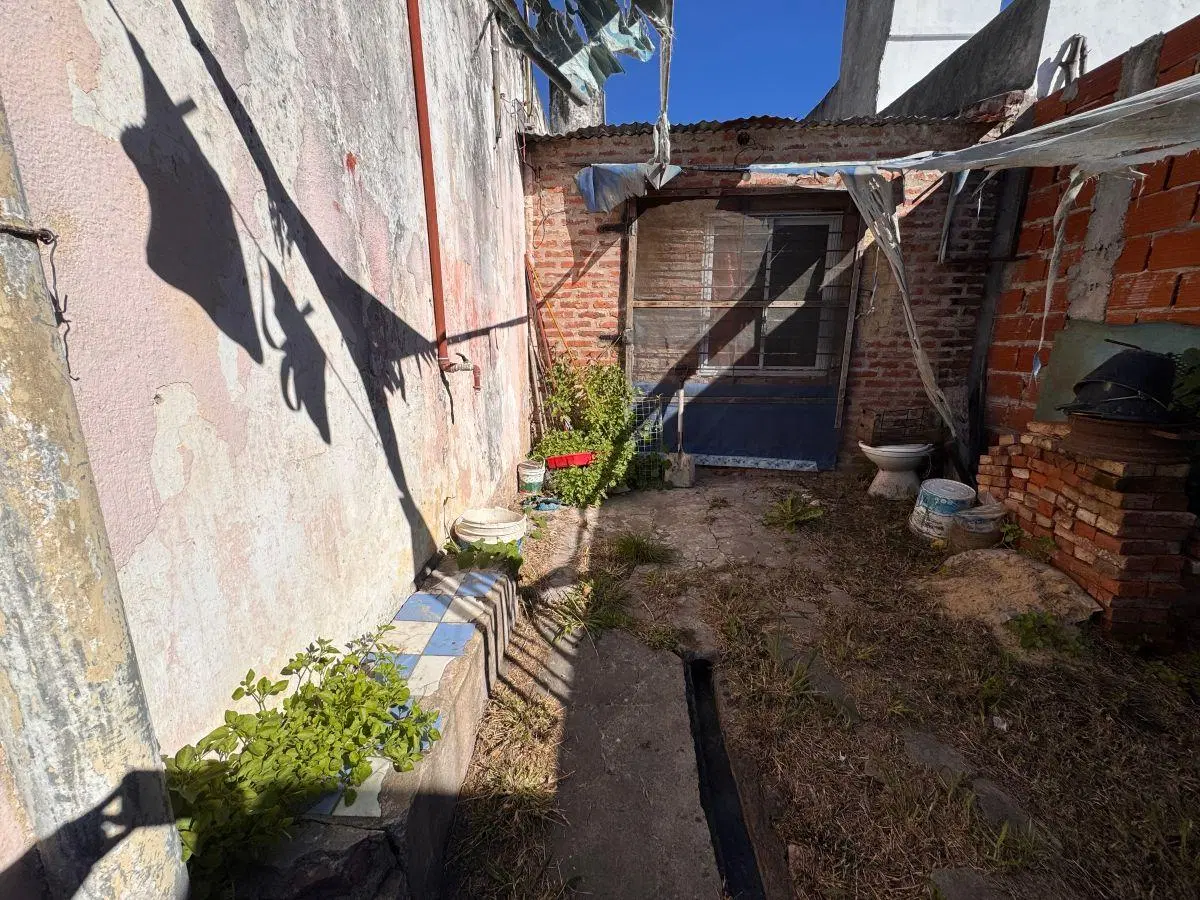CASA DE 3 AMBIENTES EN VENTA A REFACCIONAR 3
