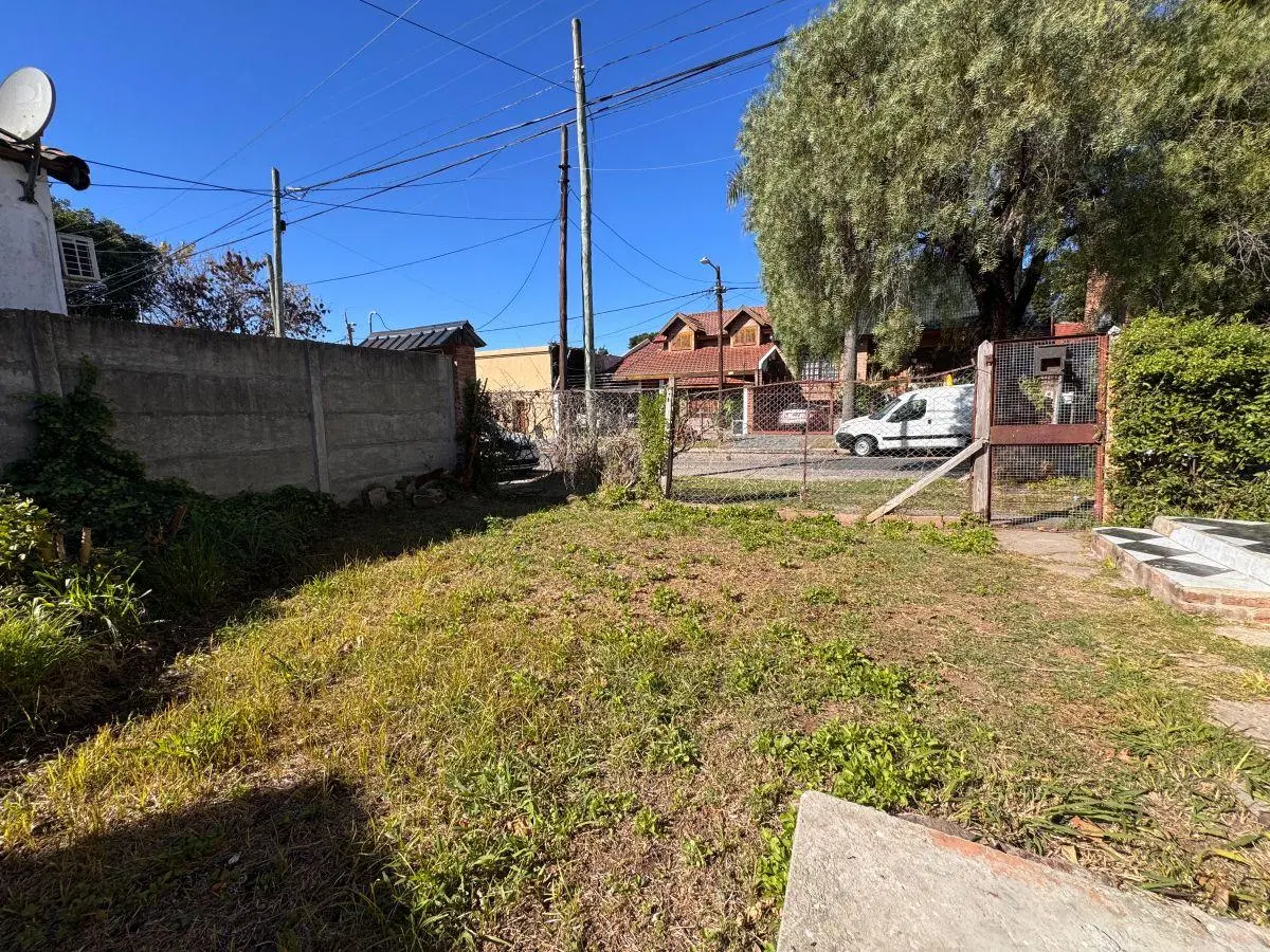 CASA DE 3 AMBIENTES EN VENTA A REFACCIONAR 1