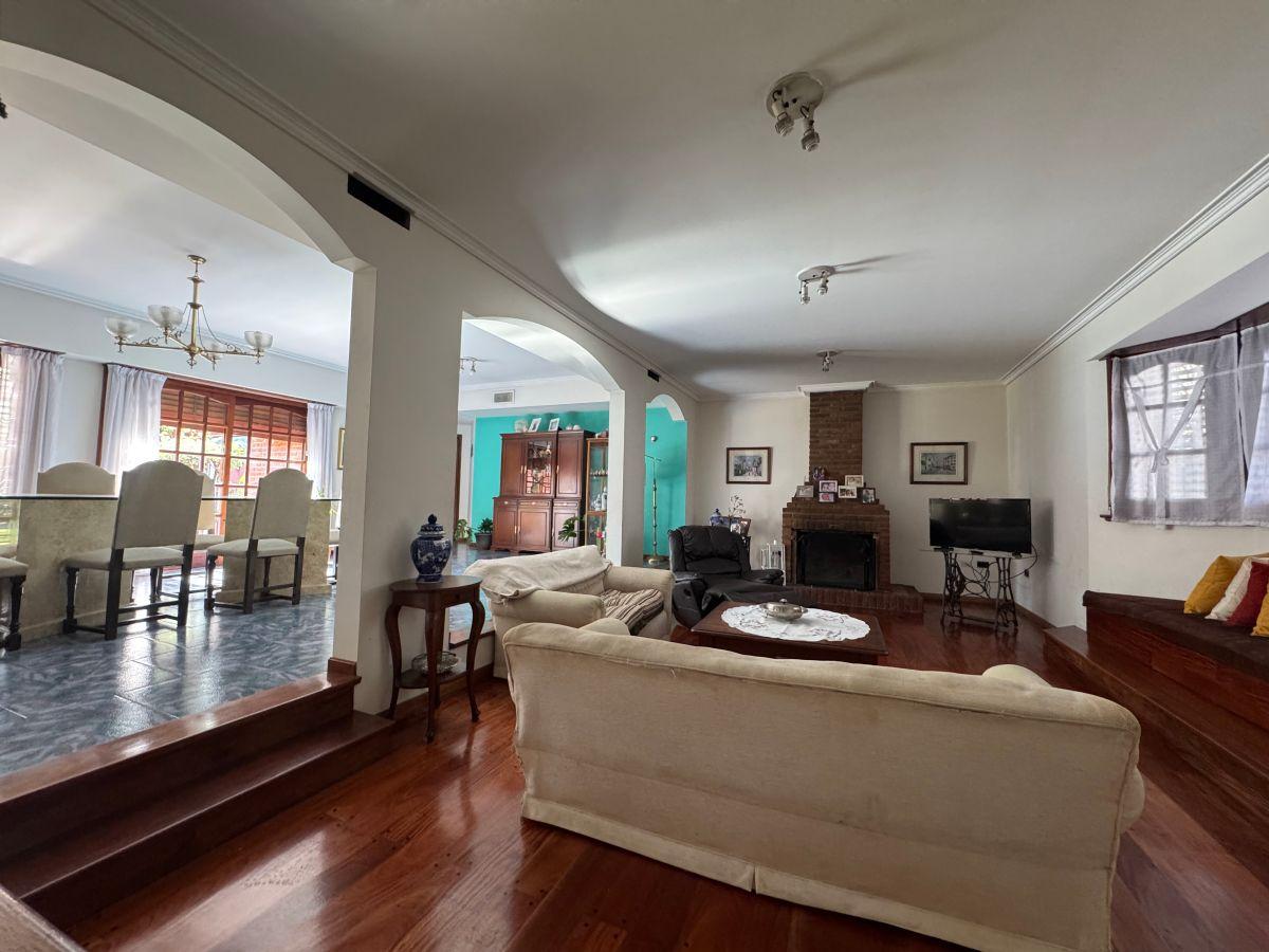 Foto de CHALET DE 5 AMBIENTES DE CATEGORÍA EN MONTE GRANDE, imagen 1