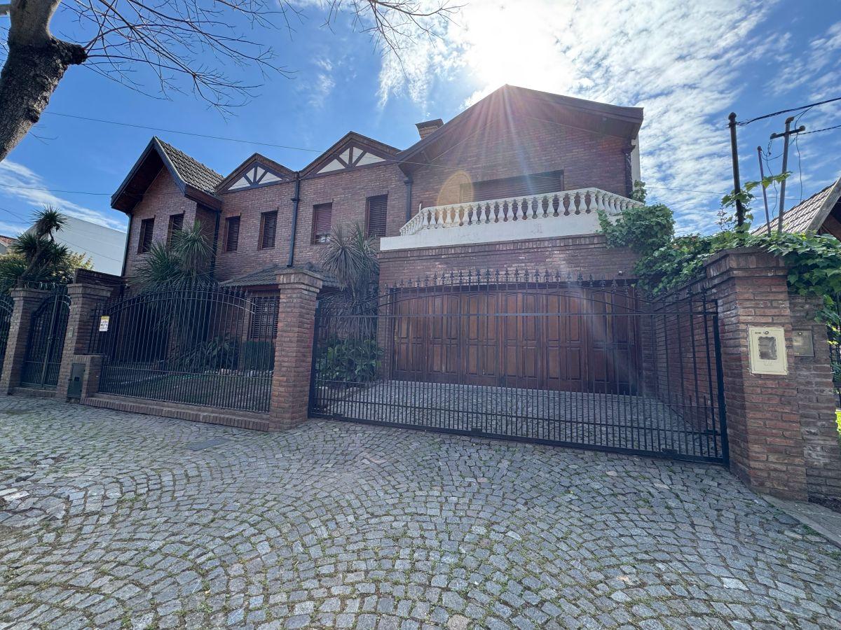 Foto de CHALET DE 5 AMBIENTES DE CATEGORÍA EN MONTE GRANDE, imagen 2