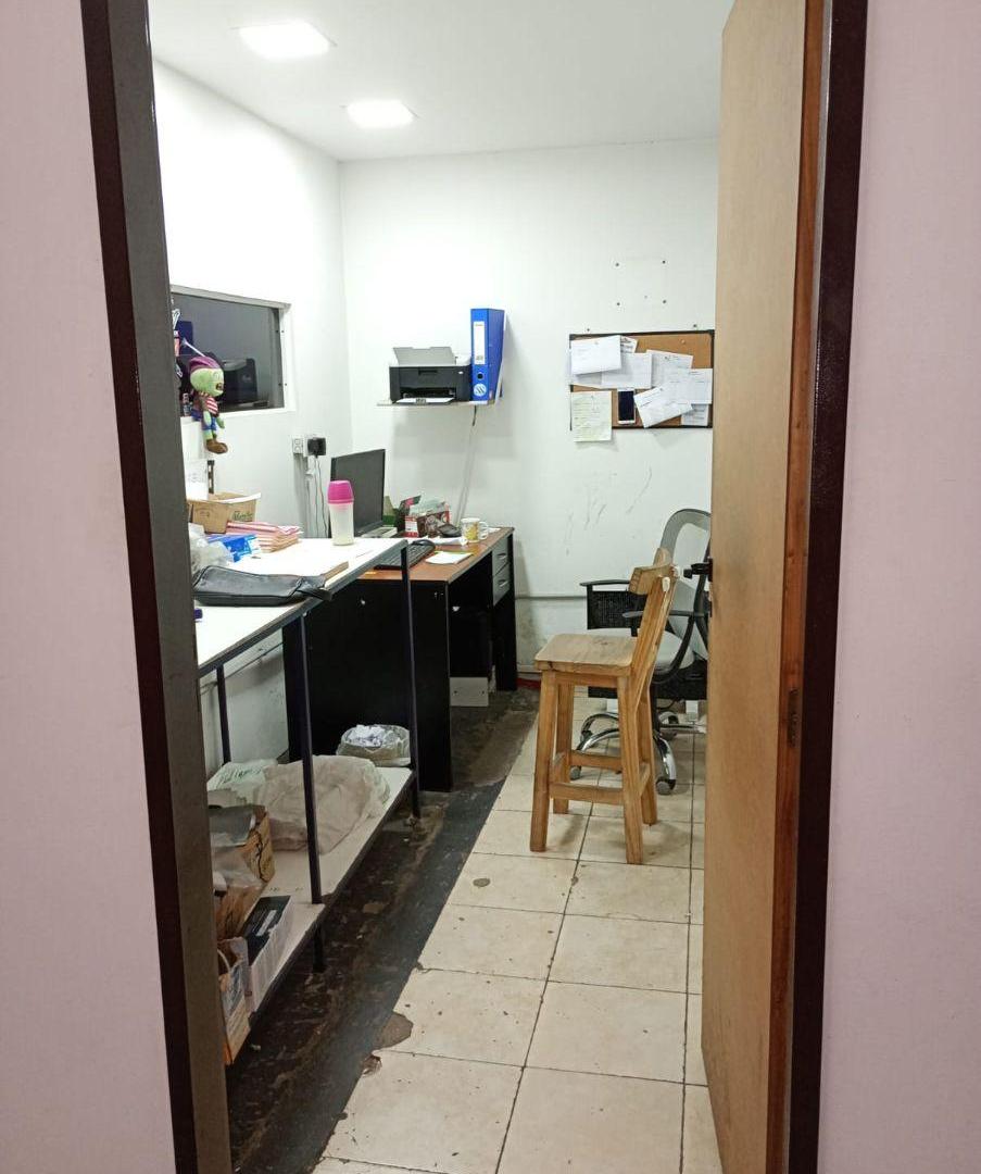 Foto de ALQUILER GALPÓN 200m2 CUBIERTOS, CON FONDO LIBRE, imagen 1
