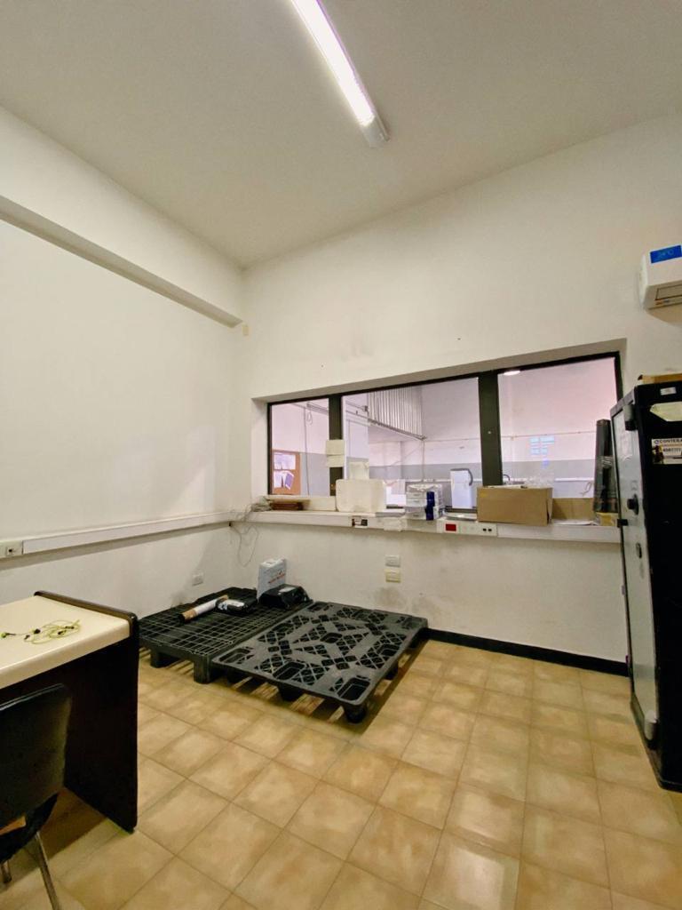Importante Local y Centro de Distribucion en Venta 1