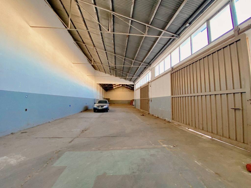 Importante Local y Centro de Distribucion en Venta 4