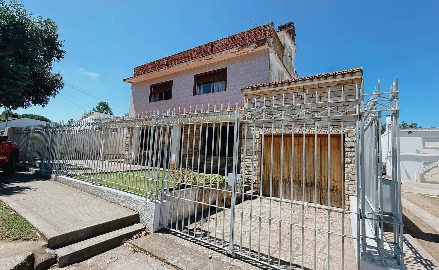 IMPORTANTE PROPIEDAD EN MONTE HERMOSO 2