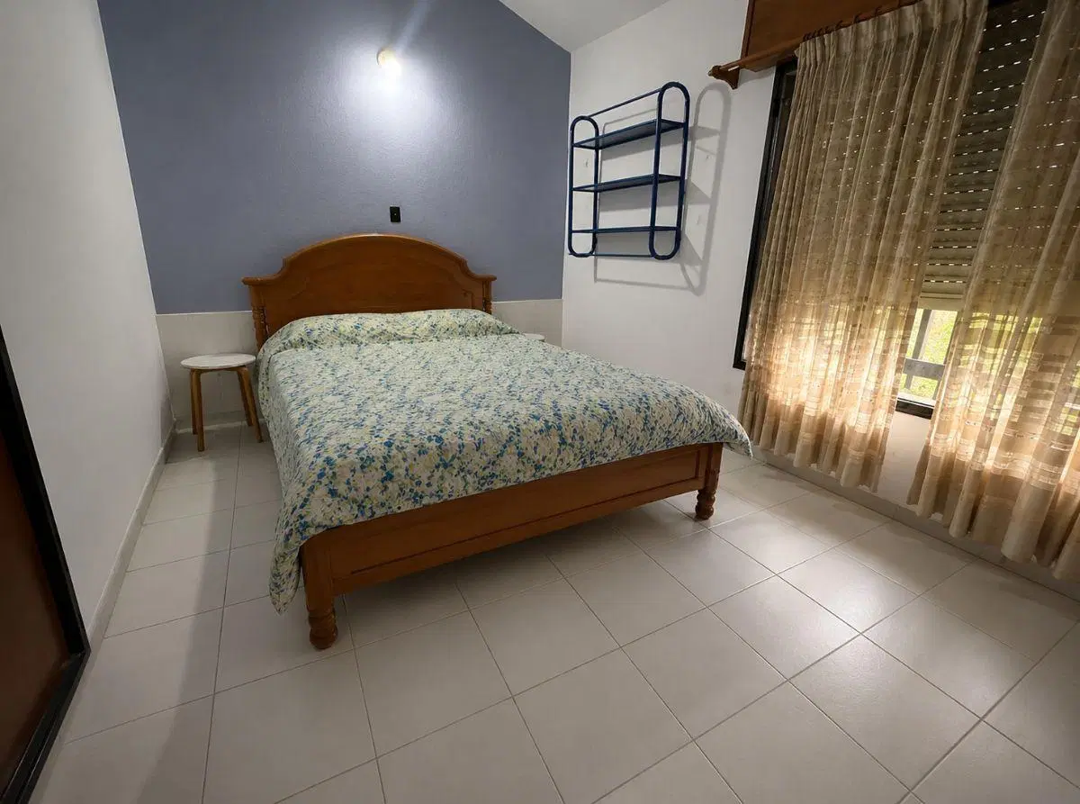 VENTA DE CASA EN BARRIO GRANJA DE CLARET - 3 DORM. 5