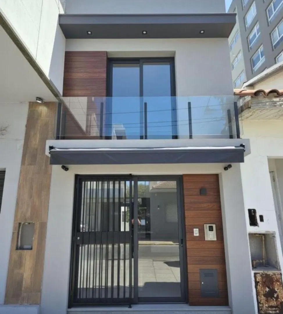 PH tipo Duplex de 3 ambientes frente al mar en la perla 1