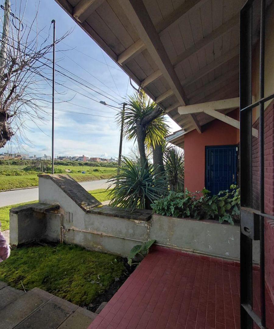 challet de 3 ambientes con cochera compartida
