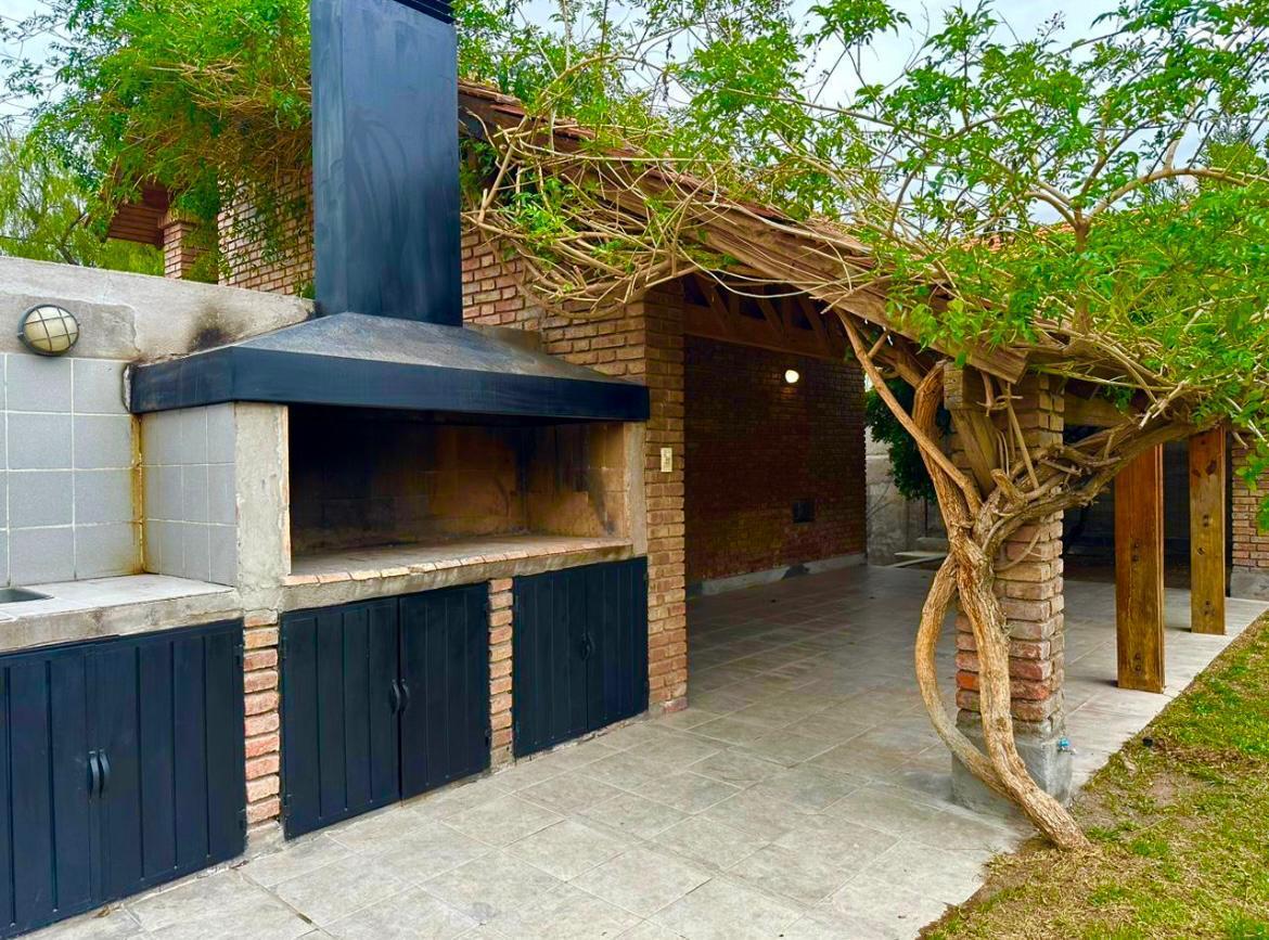 Se Vende Casa en Bº Dalvian Desarrollada en Una Planta 5