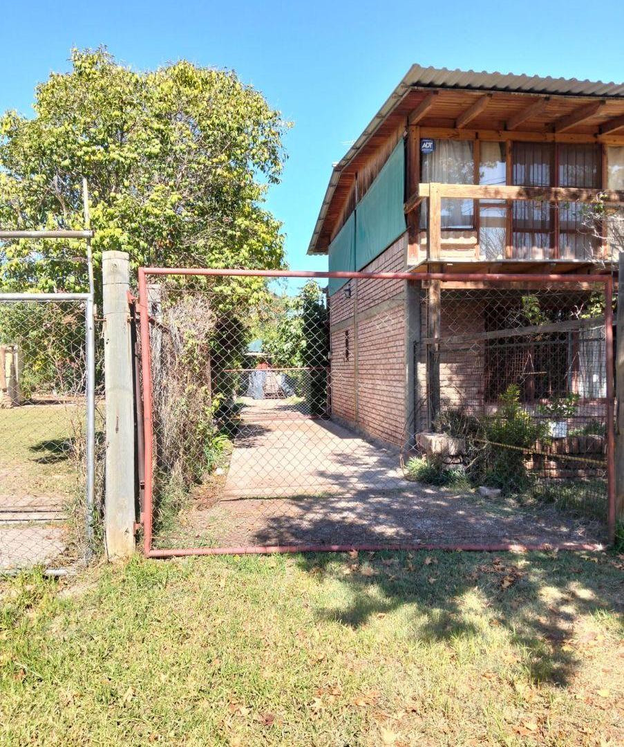 SE VENDE CASA CON 2 CABAÑAS EN LUNLUNTA, MAIPÚ, MENDOZA