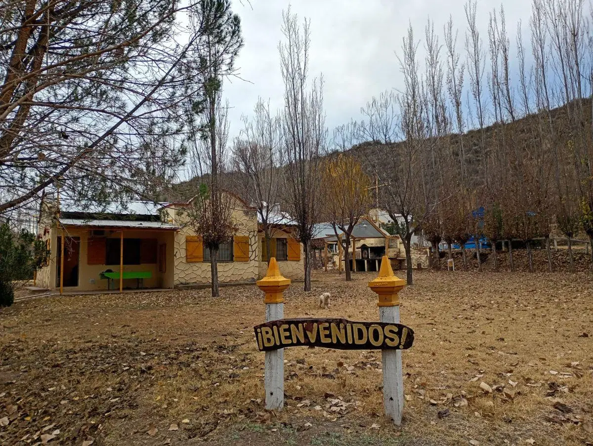 SE VENDE COMPLEJO DE 5 CABAÑAS CON PISCINA EN EL CARRIZAL MENDOZA SOBRE RP 16 1