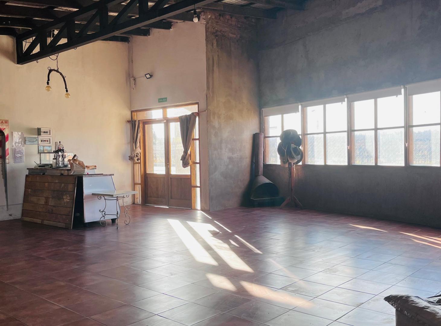 SE ALQUILA SALÓN EN TUPUNGATO-MENDOZA, IDEAL PARA EMPRENDIMIENTO DE EVENTOS O GASTRONOMÍA.