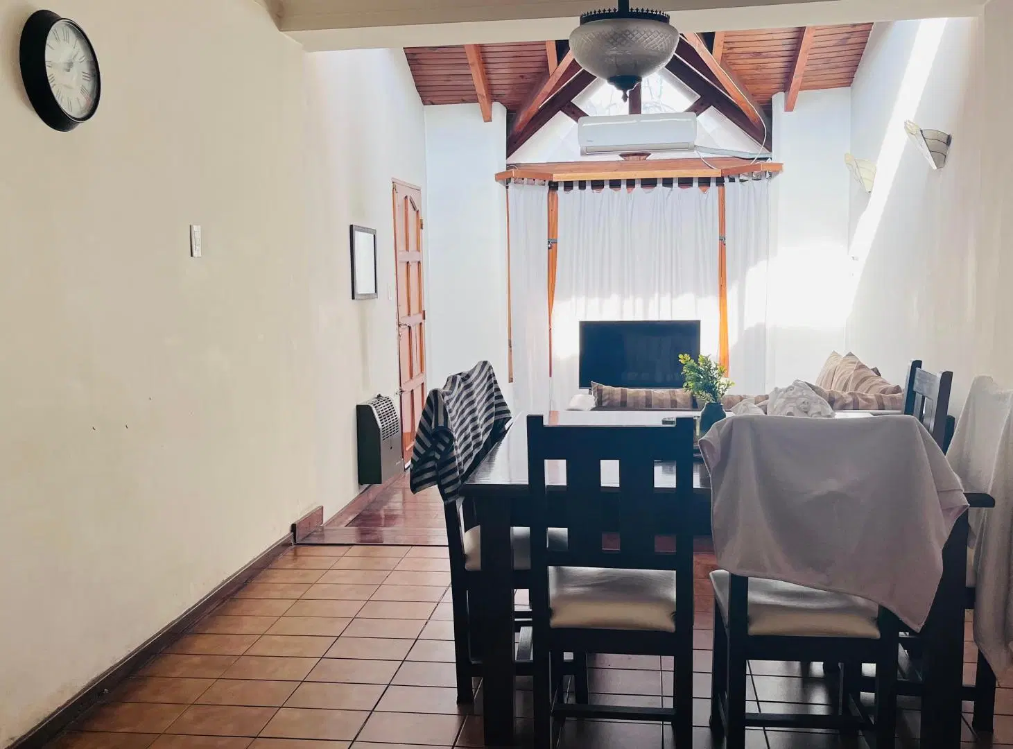 SE VENDE CASA CON DEPARTAMENTO EN Bº TRAPICHE, EXCELENTE UBICACIÓN 3