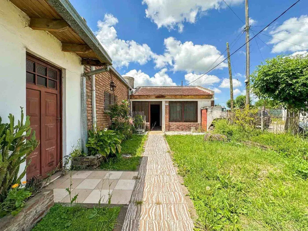 CASA 2 DORMITORIOS EN VENTA LA PLATA CON COCHERA 5
