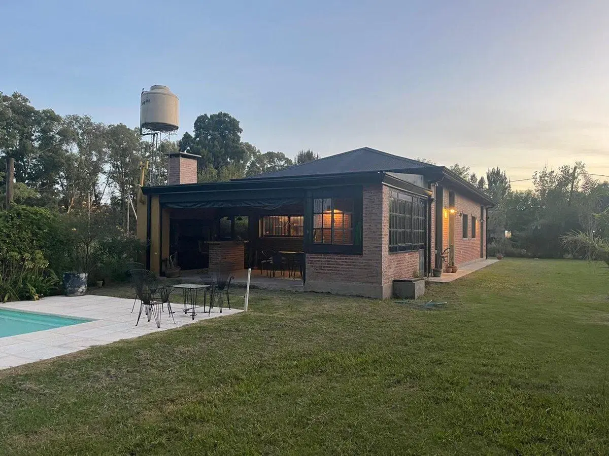 CASA 3 DORMITORIOS VENTA EL RODEO PARQUE Y PILETA 4