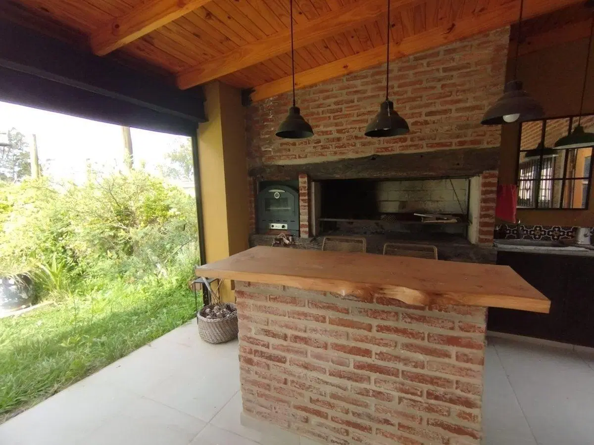 CASA 3 DORMITORIOS VENTA EL RODEO PARQUE Y PILETA 2