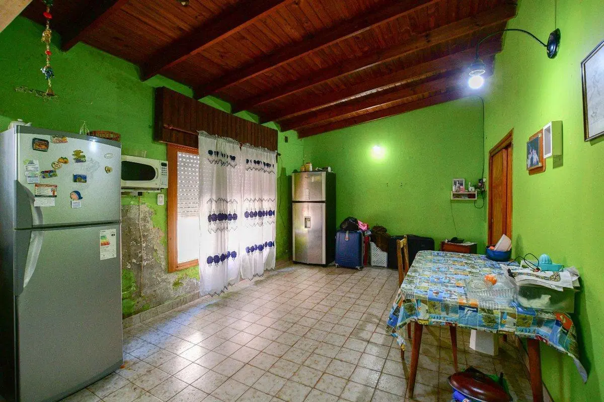 CASA 3 DORMITORIOS EN VENTA EN LA PLATA CON PARQUE 3