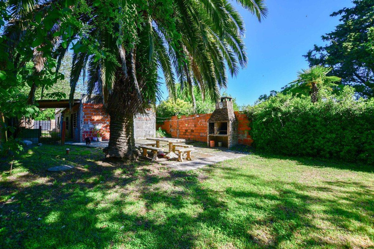 CASA 3 DORMITORIOS EN VENTA EN LA PLATA CON PARQUE