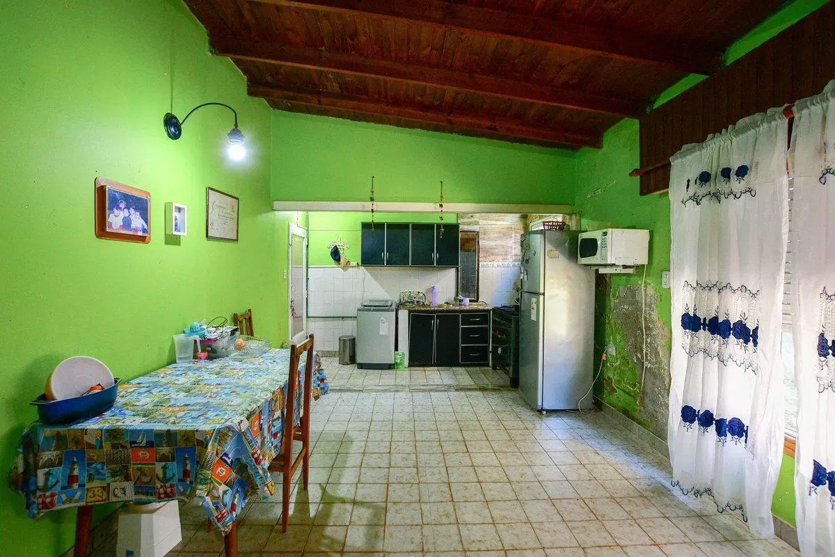CASA 3 DORMITORIOS EN VENTA EN LA PLATA CON PARQUE 2