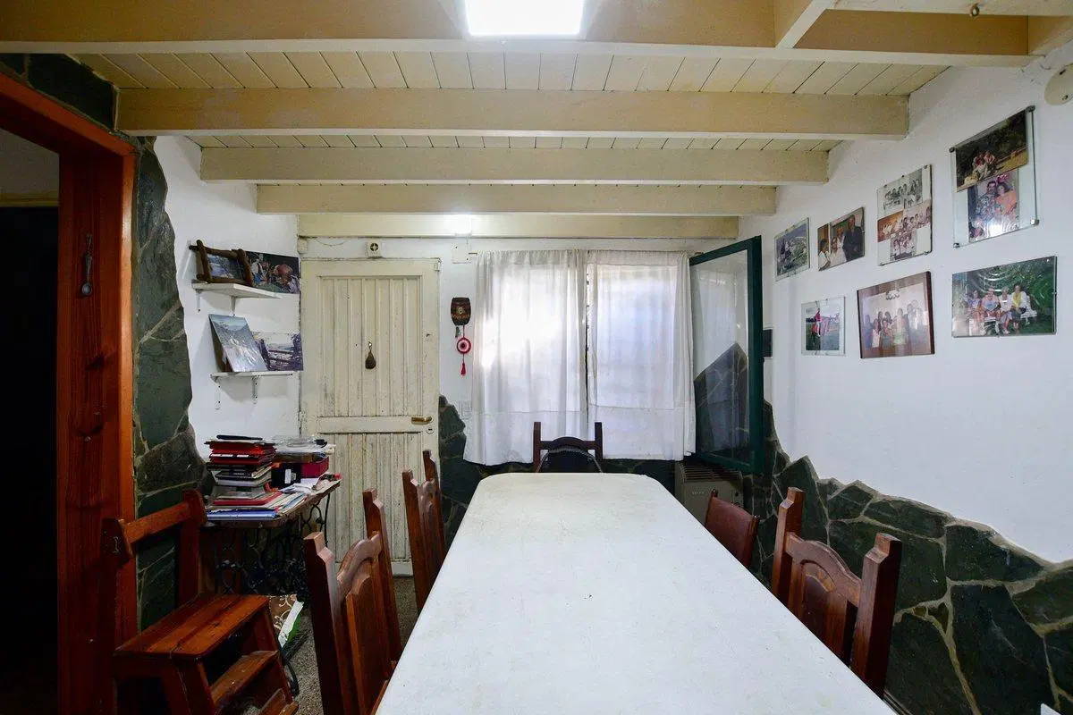 CASA 2 DORMITORIOS EN VENTA LA PLATA 2 GARAGES 3