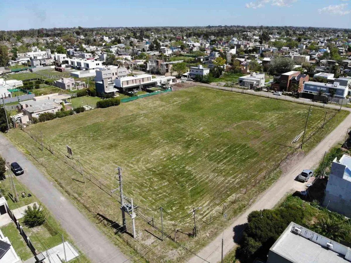 - VENTA TERRENOS 370 m2 - CALLE 4 E 499 Y 500 - 5