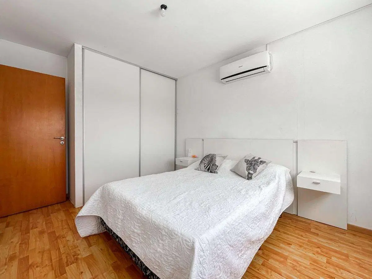 CASA 2 DORMITORIOS EN VENTA PARQUE SICARDI + PATIO 5