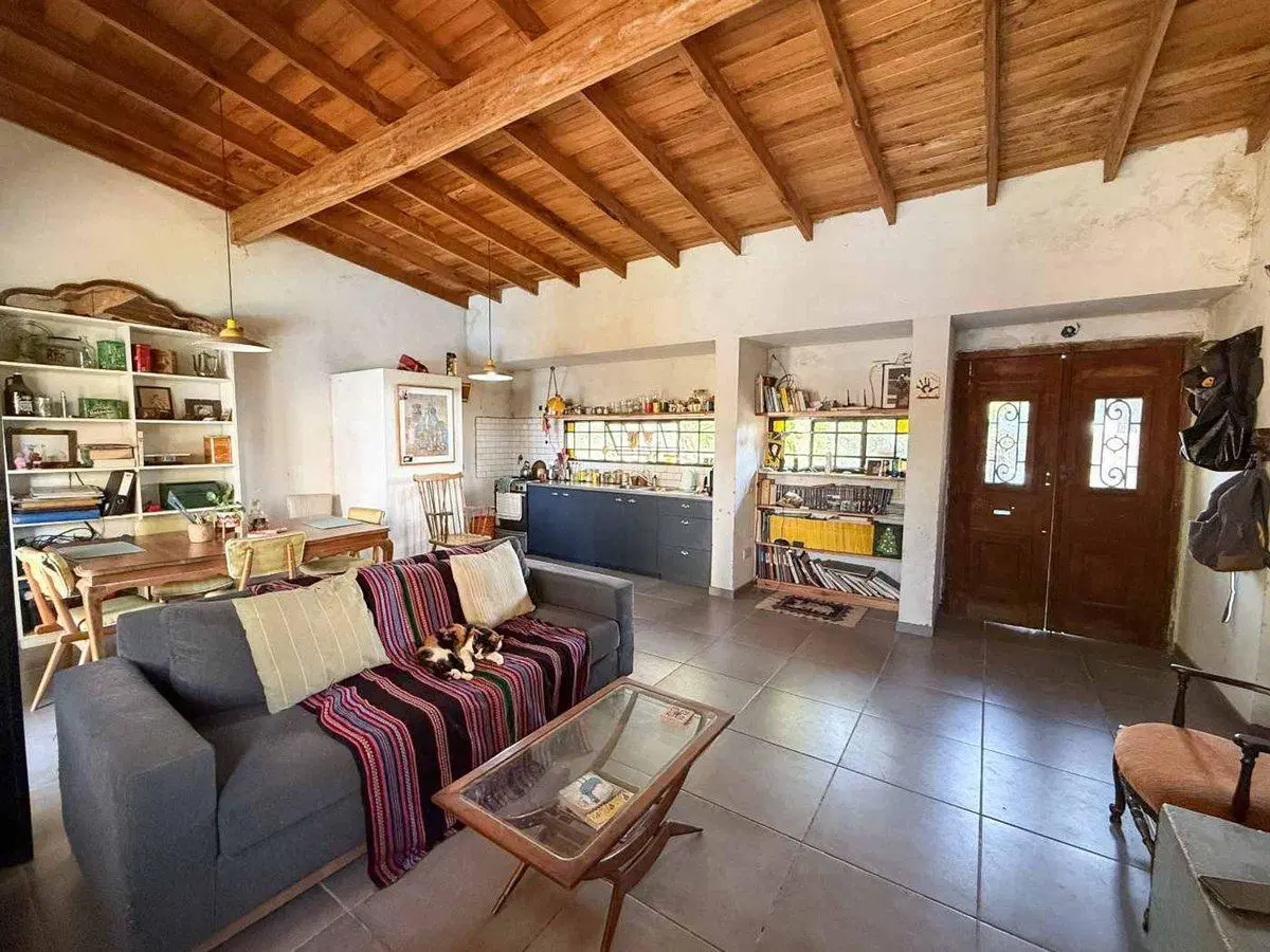 Casa 2 dormitorios en venta. City Bell 3