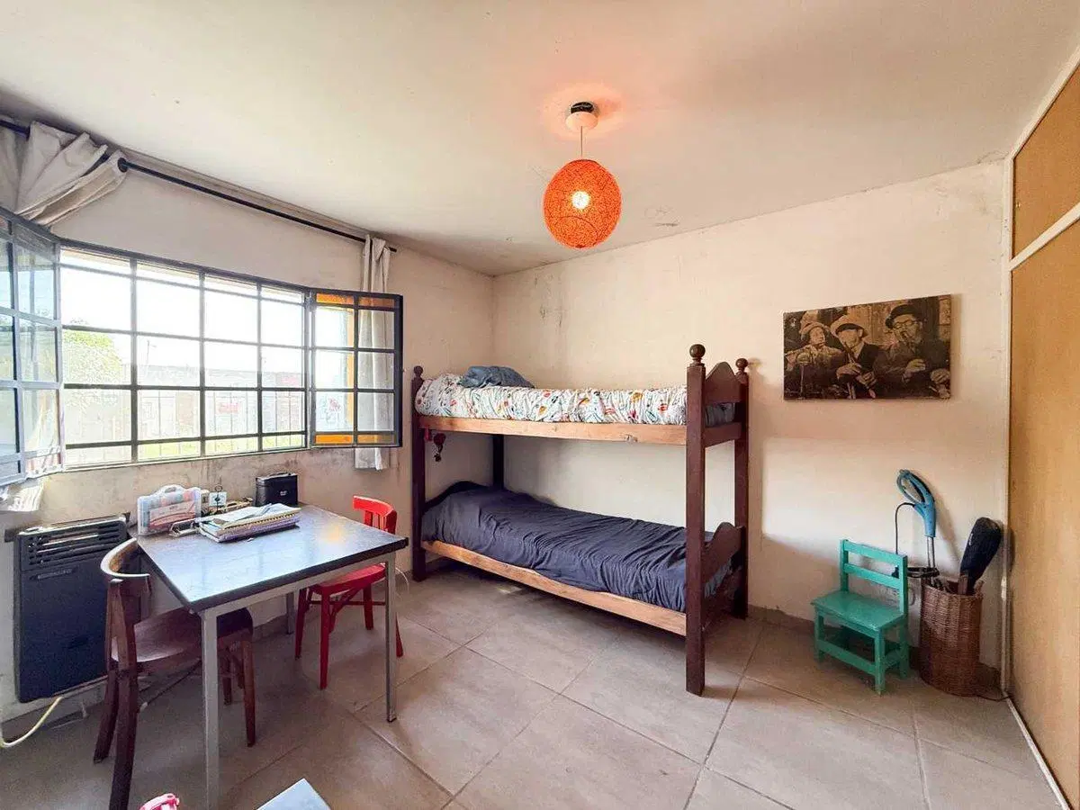 Casa 2 dormitorios en venta. City Bell 4